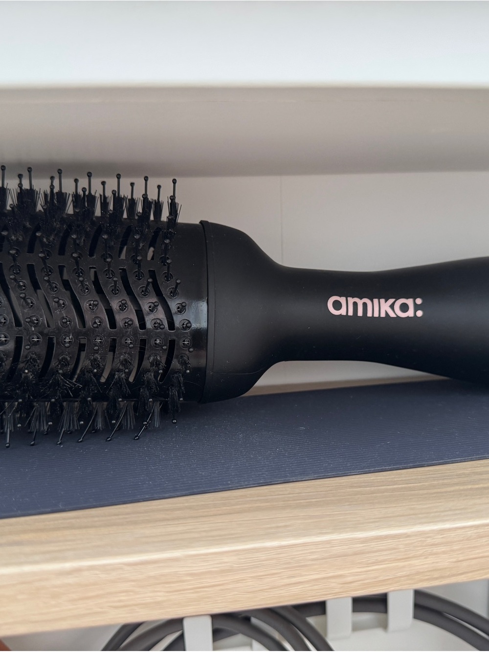 amika Round Vent Brush & straight brush, set of 2